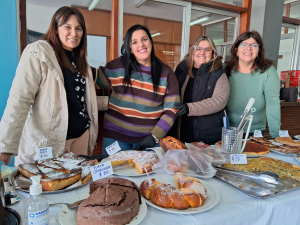 Venta ben&eacute;fica realiz&oacute; APAL en Liceo de Sarand&iacute; Grande durante jornada c&iacute;vica