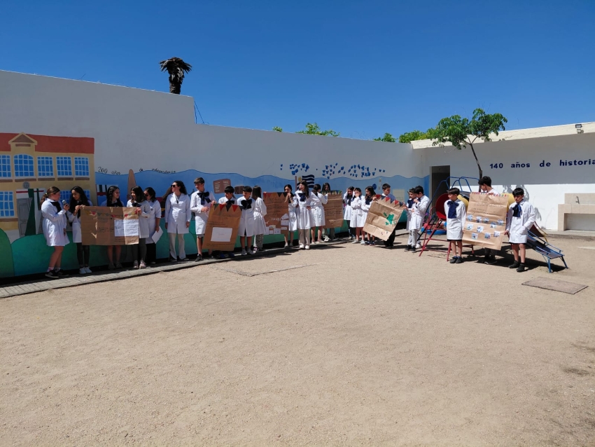 Escuela N° 7 inauguró hoy mural conmemorativo del Bicentenario de la Batalla de Sarandí