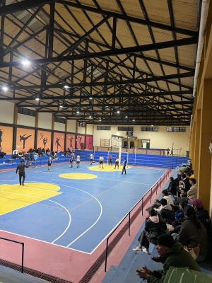 Con gran marco de p&uacute;blico se disput&oacute; la segunda fecha del torneo de futsal en el Gimnasio 12 de Octubre de Sarand&iacute; Grande