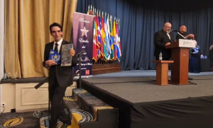 DJ Alex Amaro recibi&oacute; anoche el premio "Estrella del Sur" en el Hotel Radisson