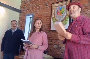 Grupo Identidad Florida entreg&oacute; reconocimiento a profesora de Sarand&iacute; Grande