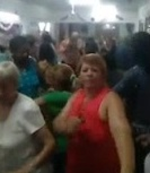 &Eacute;xito rotundo para el baile de carnaval de la Asociaci&oacute;n de Pasivos de Sarand&iacute; Grande al ritmo de "El Pirata y su Banda"
