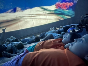 Ni&ntilde;os del Club "Nuestras Estrellitas" disfrutaron del planetario m&oacute;vil en Florida