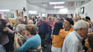Rotundo &eacute;xito para Baile de la Primavera con Banda Dos en Asociaci&oacute;n de Pasivos de Sarand&iacute; Grande