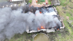 Bomberos de Sarand&iacute; Grande trabajaron intensamente en extinci&oacute;n de incendio en ex curtiembre de Florida