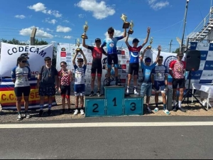 Ciclistas de Sarand&iacute; Grande participaron en una nueva fecha de torneo de CODECAM en Mercedes